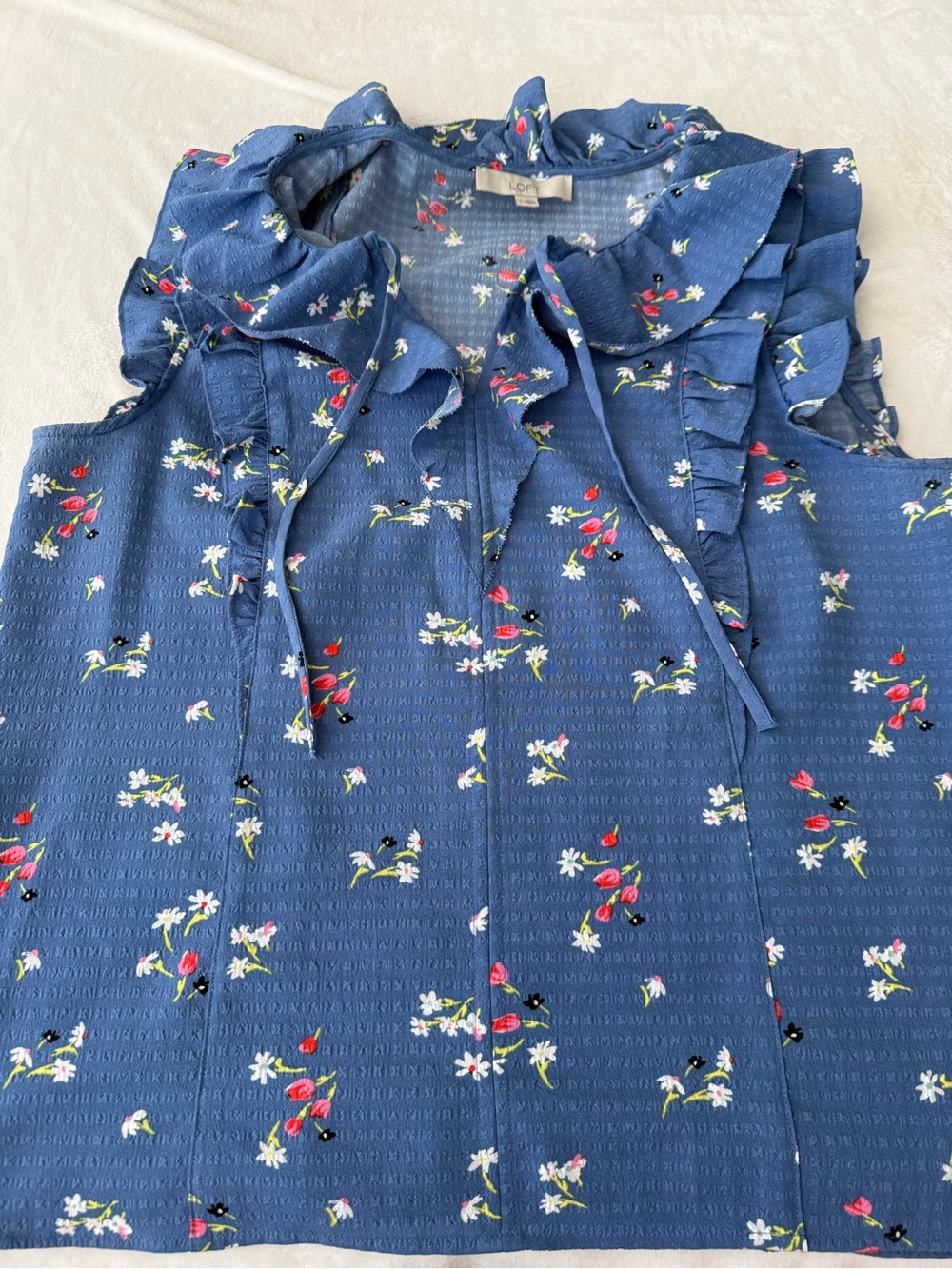 Loft Ruffle Collar and Sleeves Top Size Large Blue Print D82